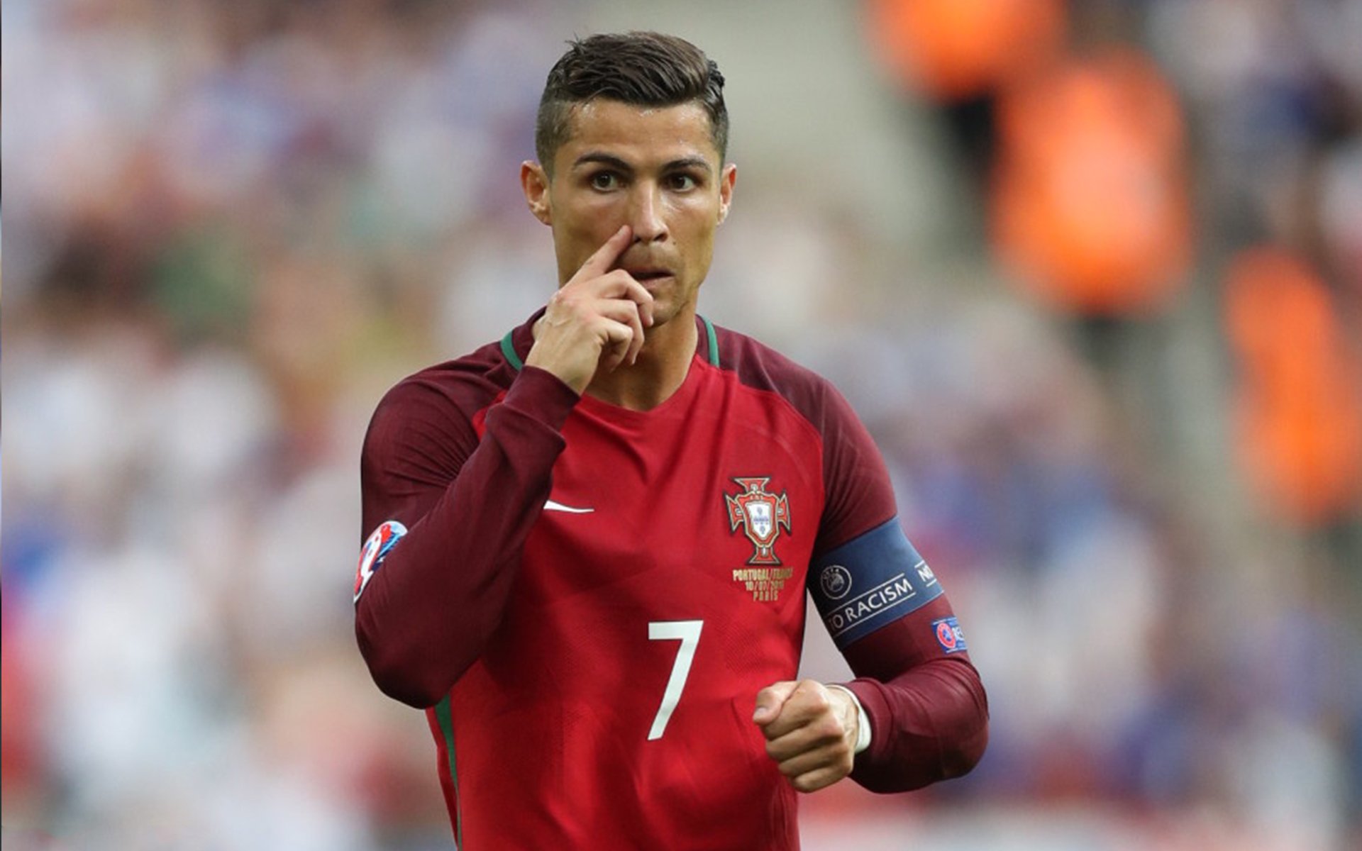 绿色足球产业链不断完善，从原材料到装备实现全链条绿色生产，绿色标志的足球资讯app